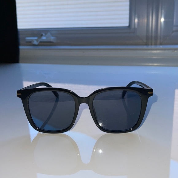 Sunglasses - Picture 3 of 3